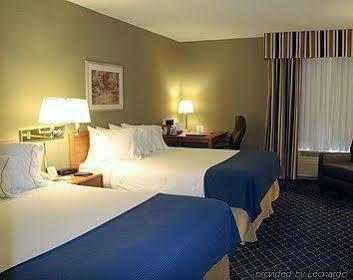 Hotel Holiday Express - By Ihg 2*